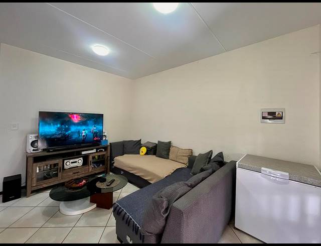 2 BEDROOM PROPERTY TO RENT IN BRENTWOOD